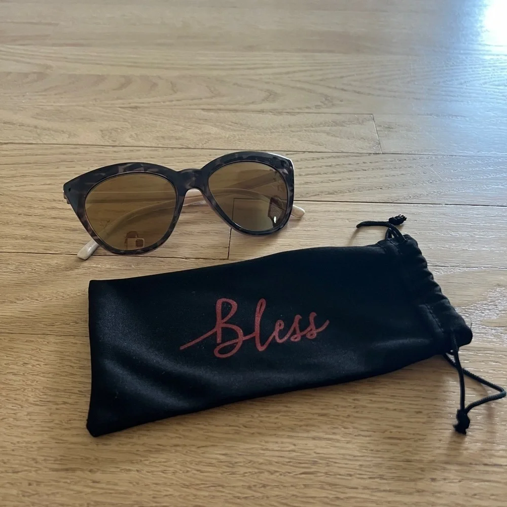 Bless Box Women’s Tortoiseshell Cat Eye Sunglasses OS‎ With dust bag